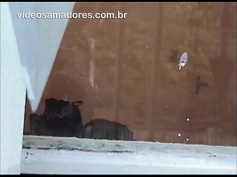 ❤️ Home cachondo mirando á súa moza con outro mozo, gravando un vídeo de carallo sen molestar á parella ❤❌ Porno fb en nós ❌❤