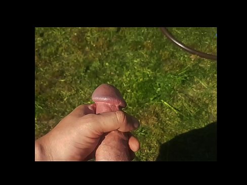 ❤️ A guapa quente recibe o seu coño rosa fodido e corre cun chorro nun xardín de verán ❤❌ Porno fb en nós ❌❤