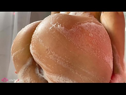 ❤️ Morena masturba o coño cun vibrador ata un orgasmo intenso na ducha ❤❌ Porno fb en nós ❌❤