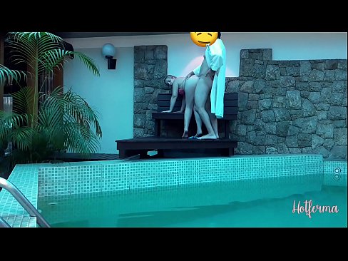 ❤️ O xefe invita a criada á piscina, pero non puido resistirse a un quente ❤❌ Porno fb en nós ❌❤